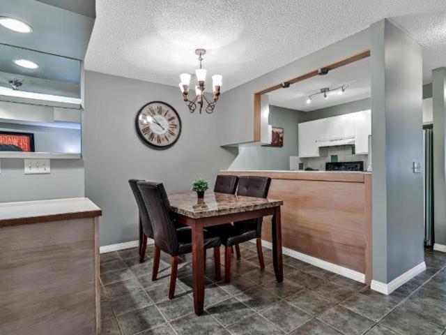 New! Cozy Rocky Mountain Chalet Managed By Little Sister Getaways Canmore Exterior foto
